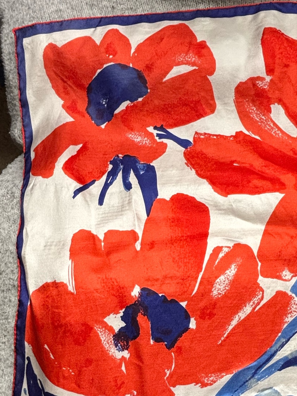 VERA NEUMANN - 1960s VINTAGE Hand Rolled Silk Floral Red Poppy Scarf made in USA - Picture 3 of 16